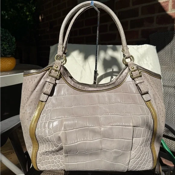 SOLD @ POSH LIVE SHOW - 12/13 
Coach Madison Abigail - Picture 2 of 7